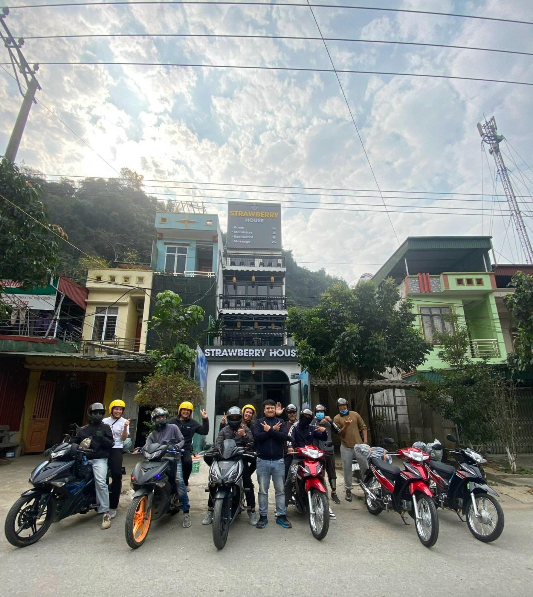 Strawberry House , Tour & Motorbikes Rentel Bed and Breakfast Ha Giang Buitenkant foto