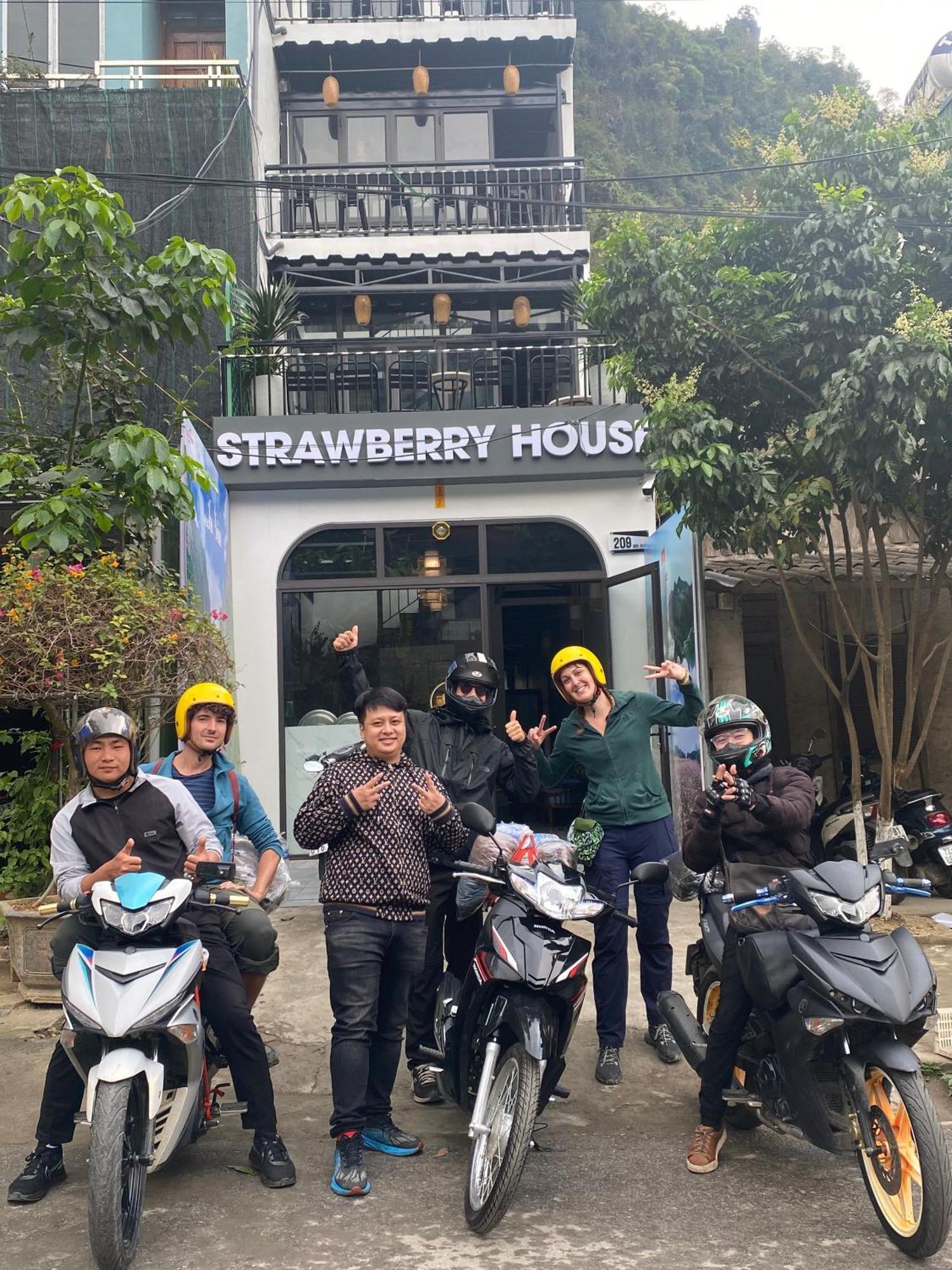 Strawberry House , Tour & Motorbikes Rentel Bed and Breakfast Ha Giang Buitenkant foto