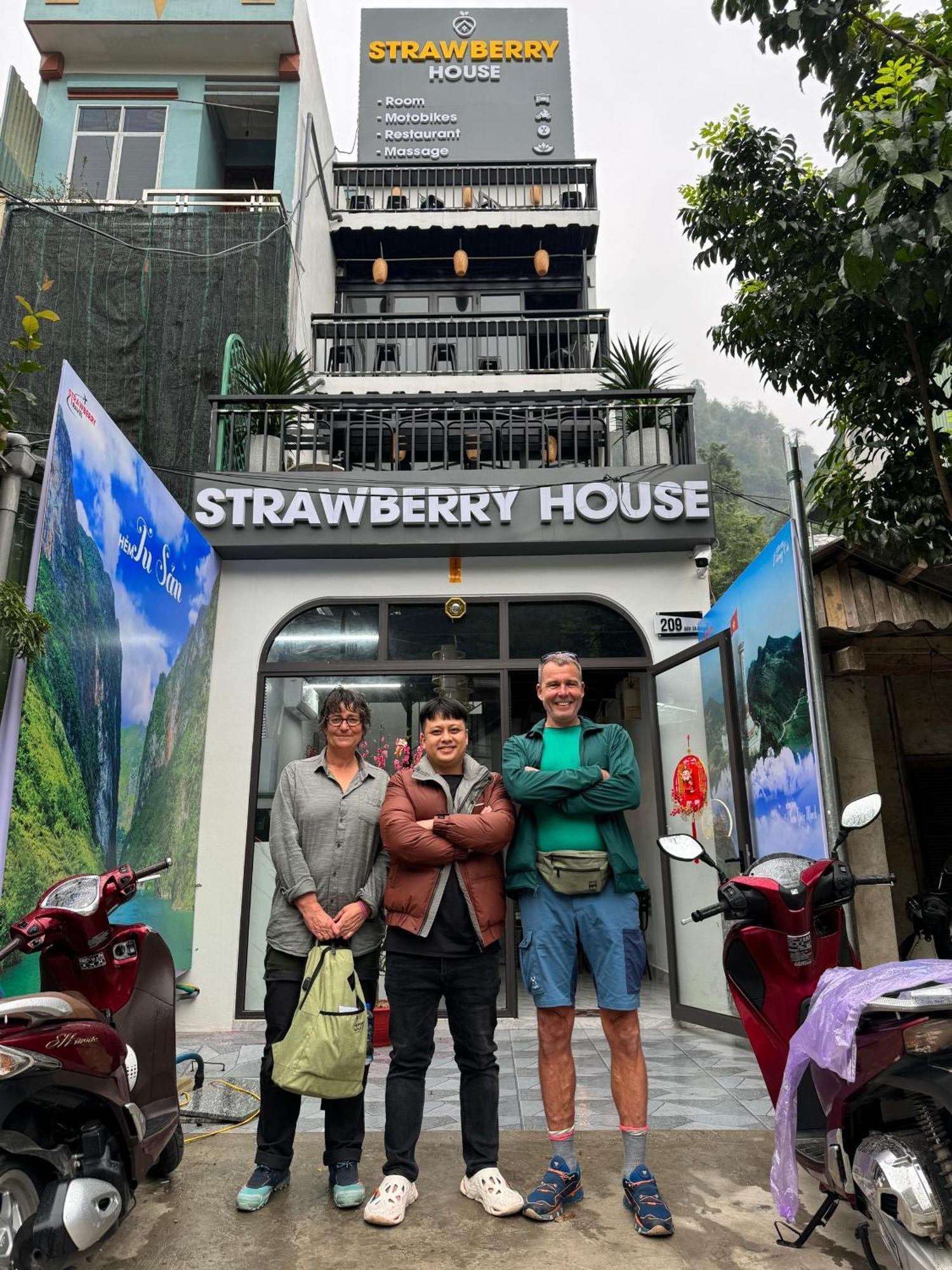 Strawberry House , Tour & Motorbikes Rentel Bed and Breakfast Ha Giang Buitenkant foto