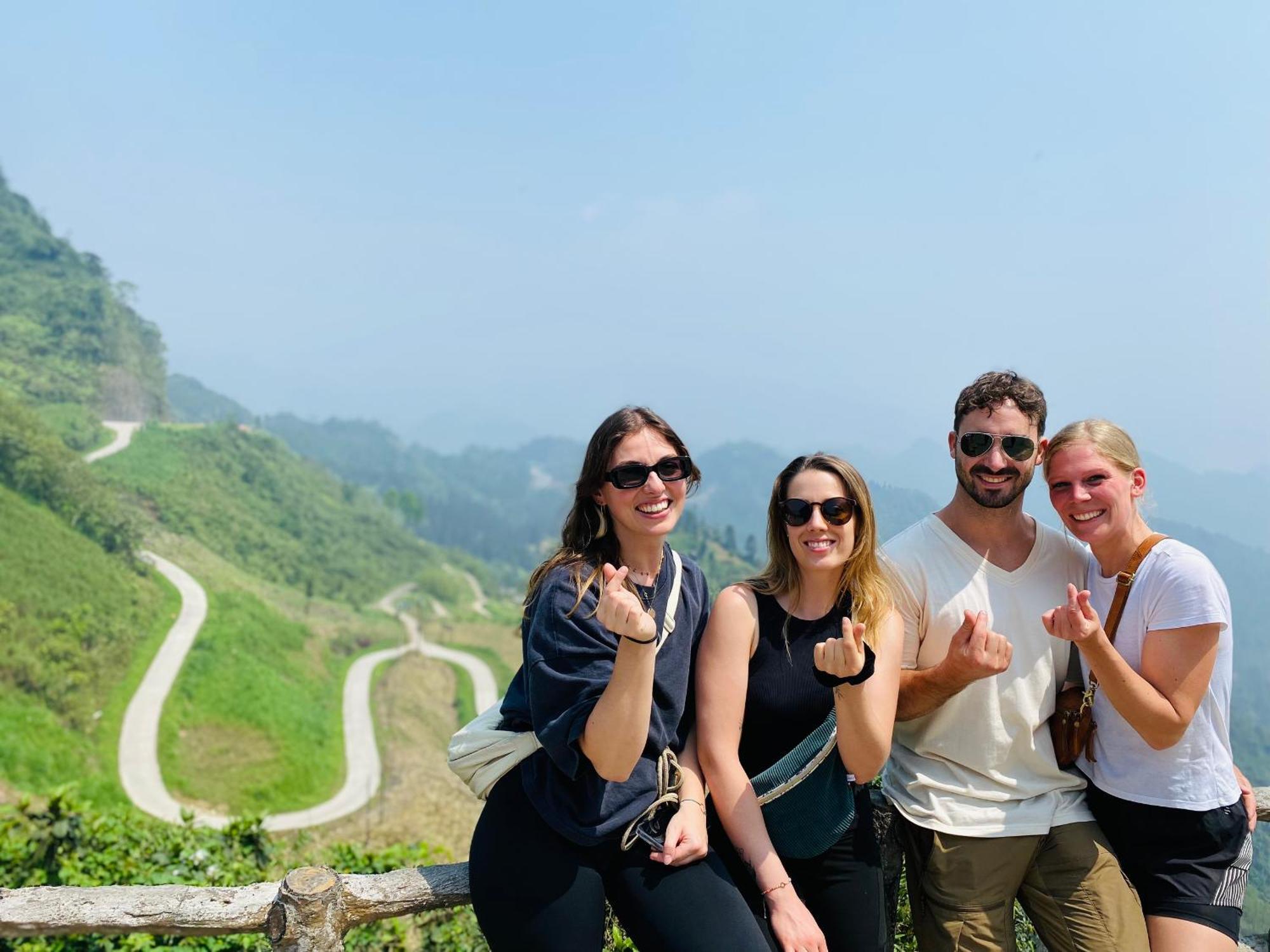 Strawberry House , Tour & Motorbikes Rentel Bed and Breakfast Ha Giang Buitenkant foto