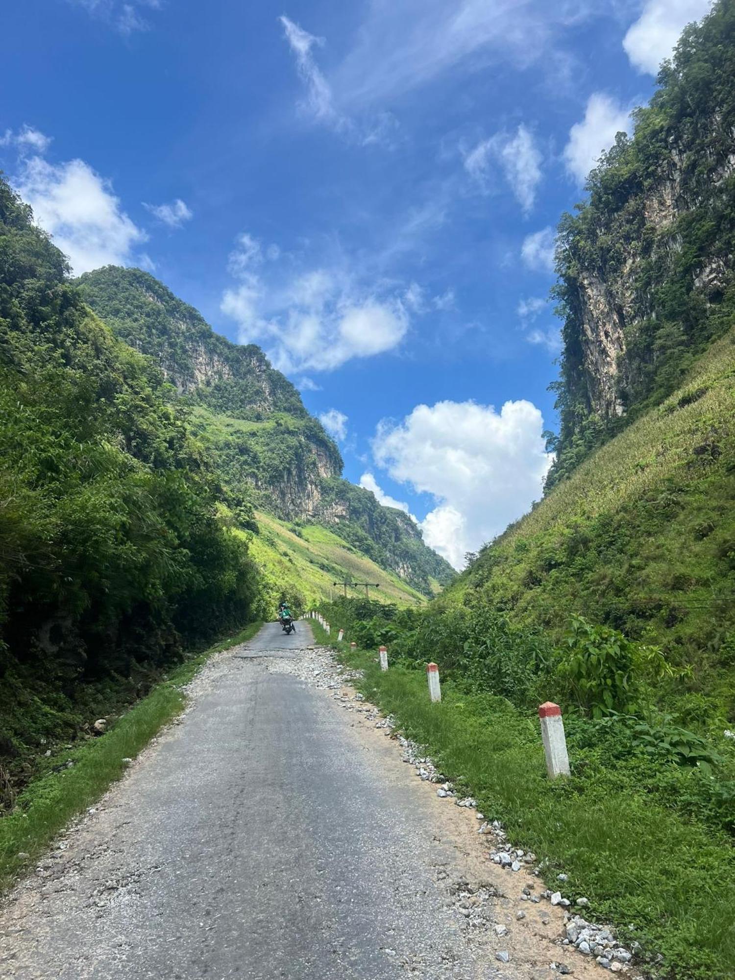 Strawberry House , Tour & Motorbikes Rentel Bed and Breakfast Ha Giang Buitenkant foto