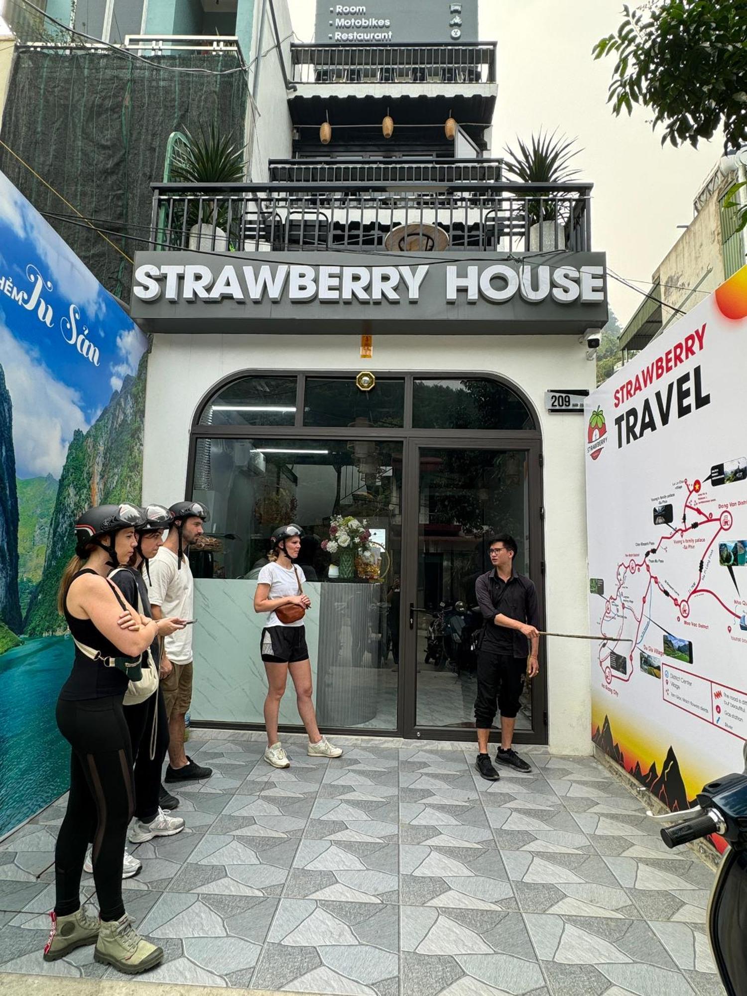 Strawberry House , Tour & Motorbikes Rentel Bed and Breakfast Ha Giang Buitenkant foto