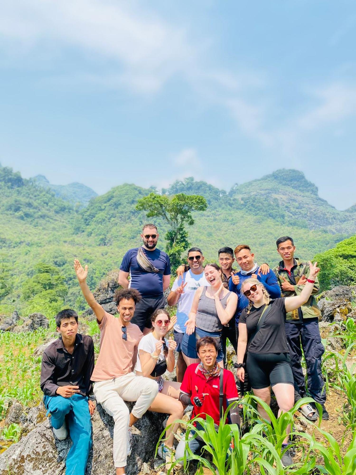 Strawberry House , Tour & Motorbikes Rentel Bed and Breakfast Ha Giang Buitenkant foto