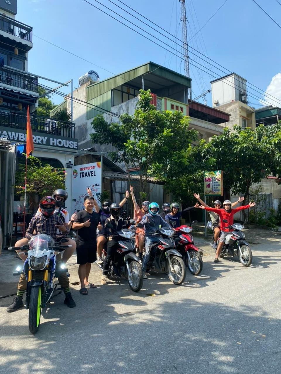 Strawberry House , Tour & Motorbikes Rentel Bed and Breakfast Ha Giang Buitenkant foto