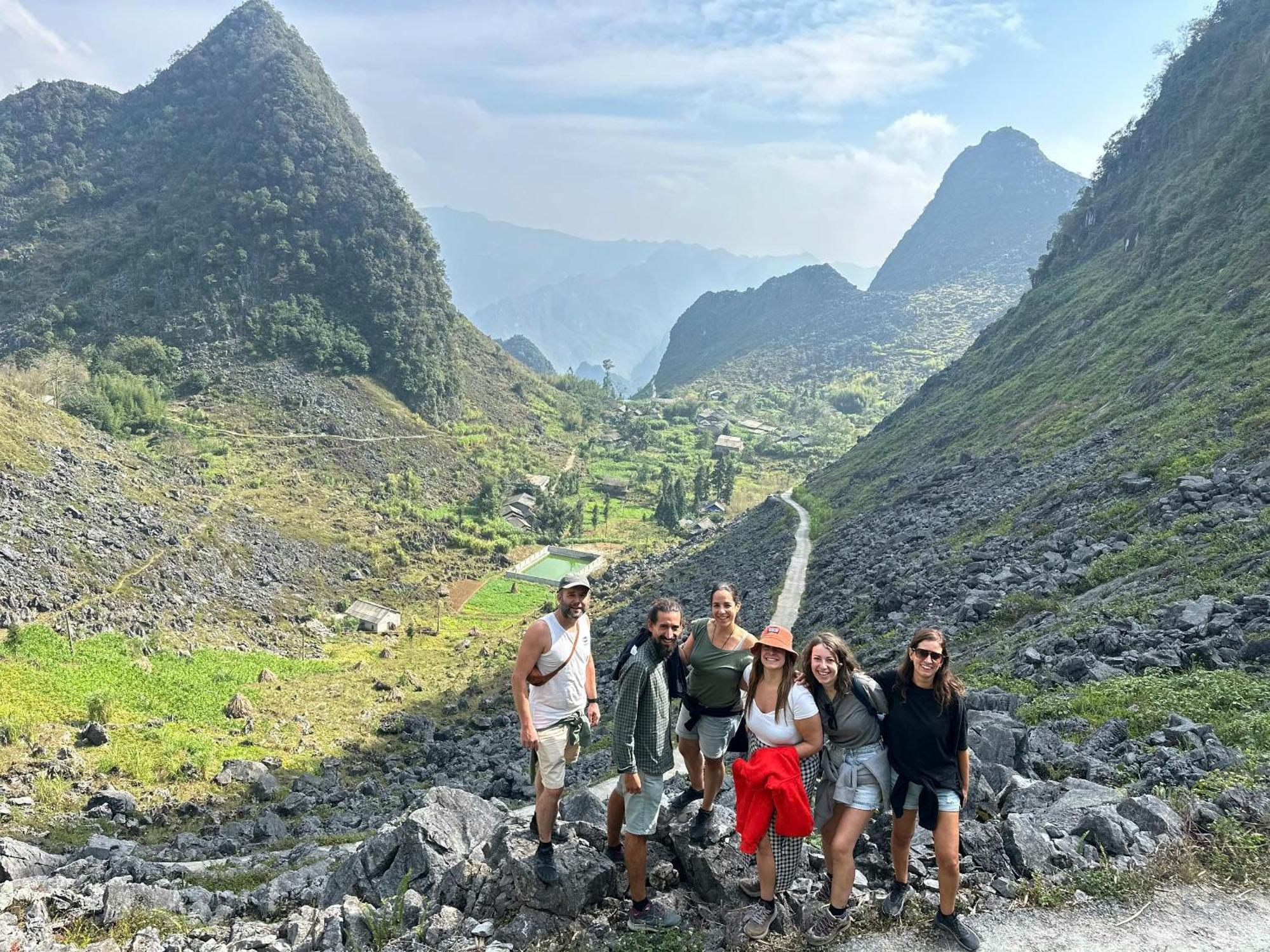 Strawberry House , Tour & Motorbikes Rentel Bed and Breakfast Ha Giang Buitenkant foto