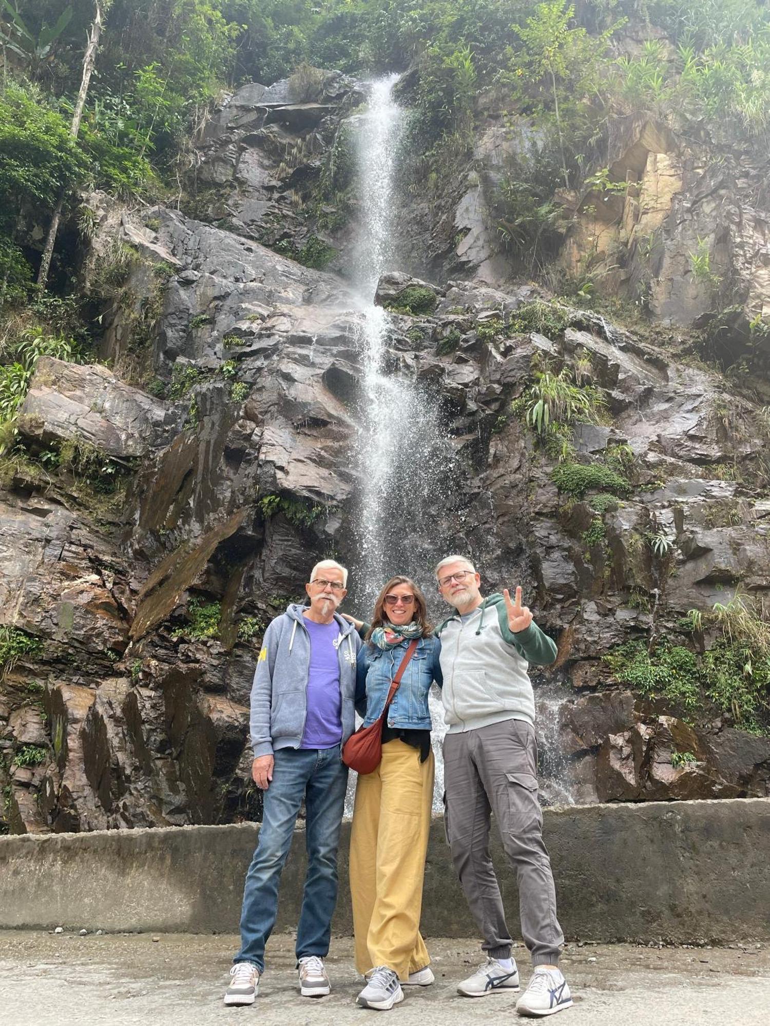 Strawberry House , Tour & Motorbikes Rentel Bed and Breakfast Ha Giang Buitenkant foto