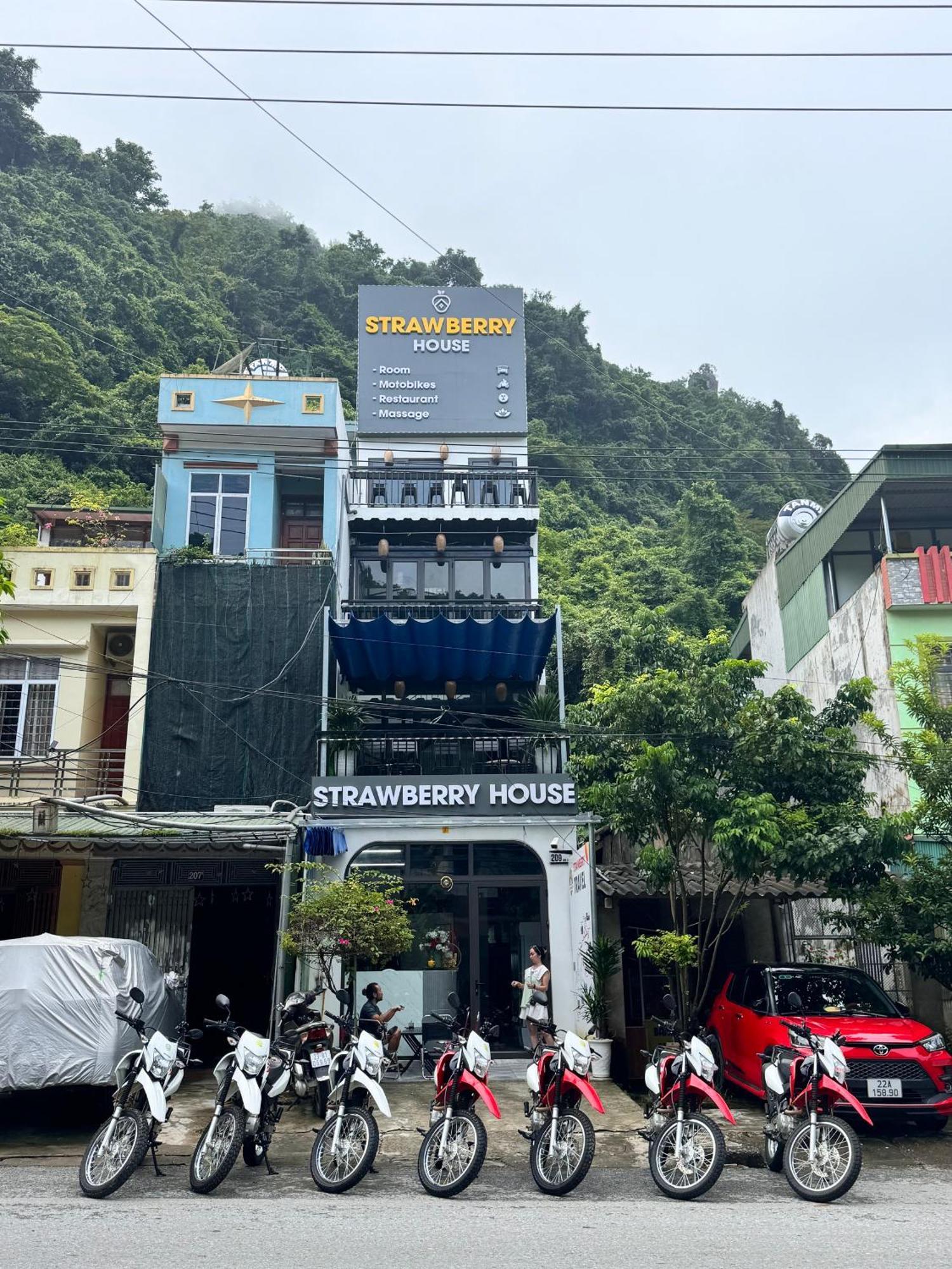 Strawberry House , Tour & Motorbikes Rentel Bed and Breakfast Ha Giang Buitenkant foto