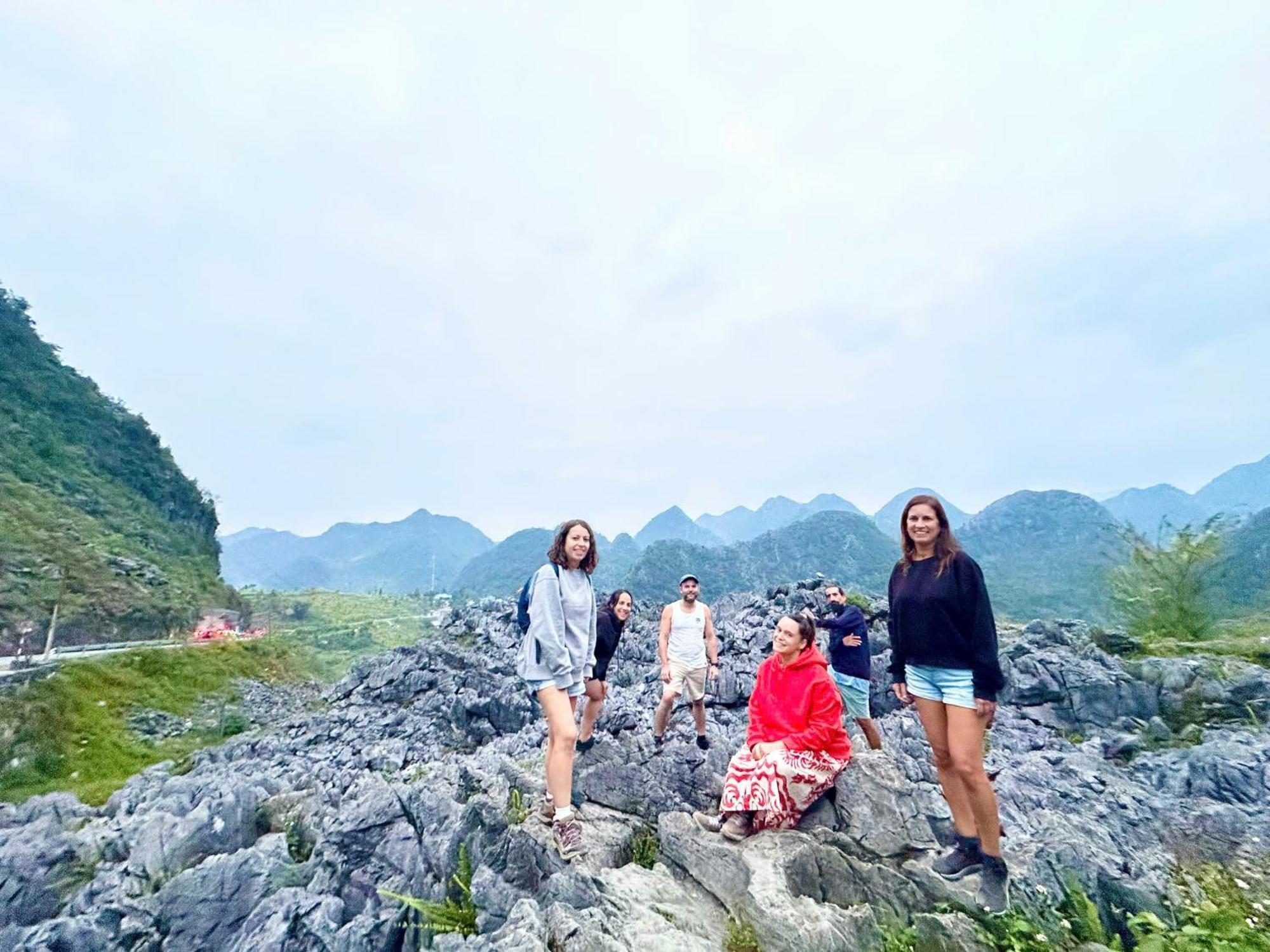 Strawberry House , Tour & Motorbikes Rentel Bed and Breakfast Ha Giang Buitenkant foto