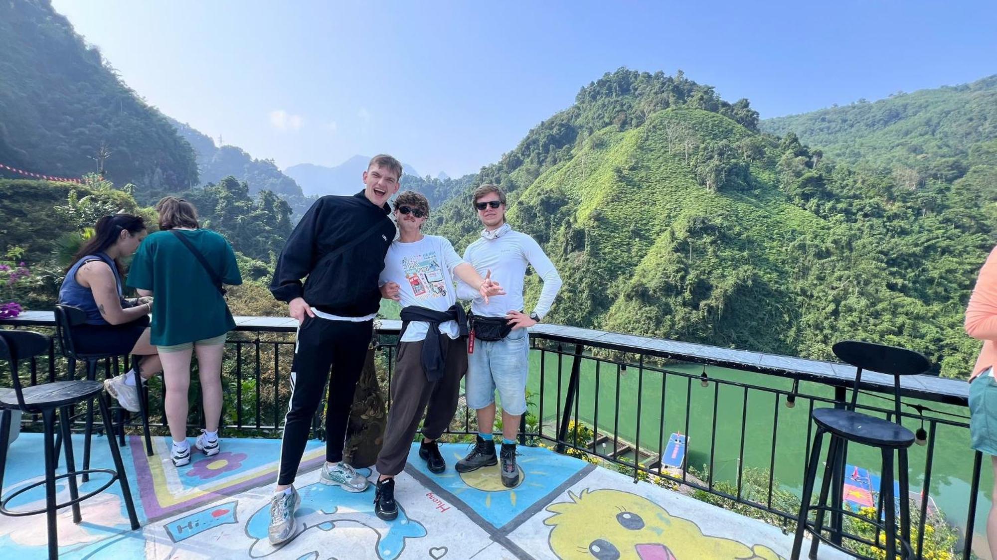 Strawberry House , Tour & Motorbikes Rentel Bed and Breakfast Ha Giang Buitenkant foto