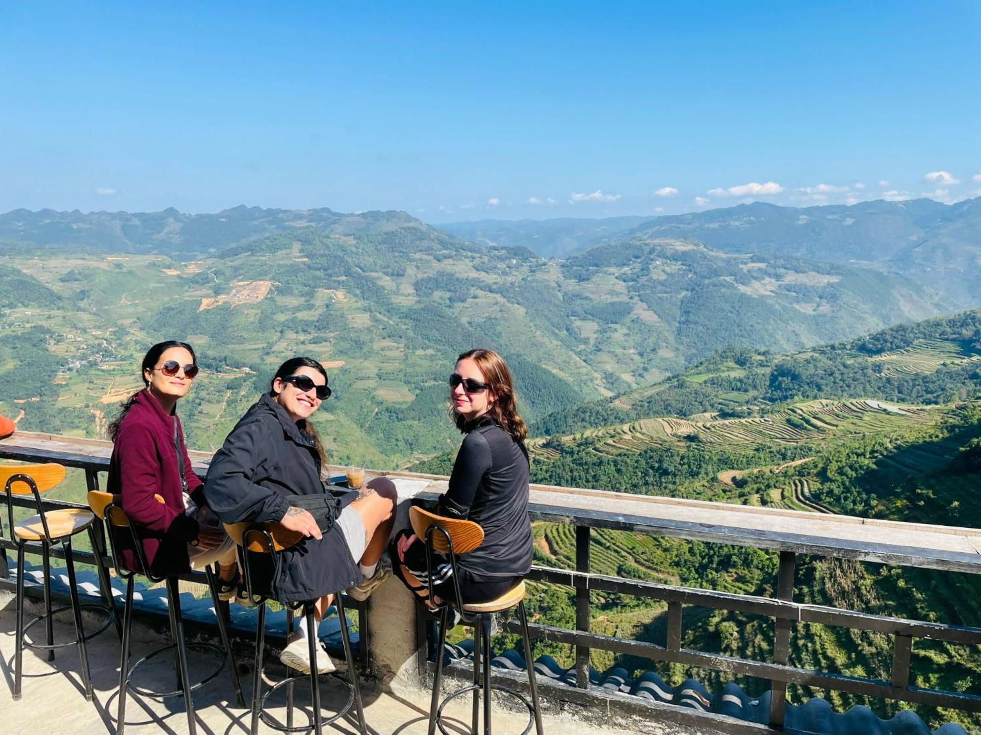 Strawberry House , Tour & Motorbikes Rentel Bed and Breakfast Ha Giang Buitenkant foto