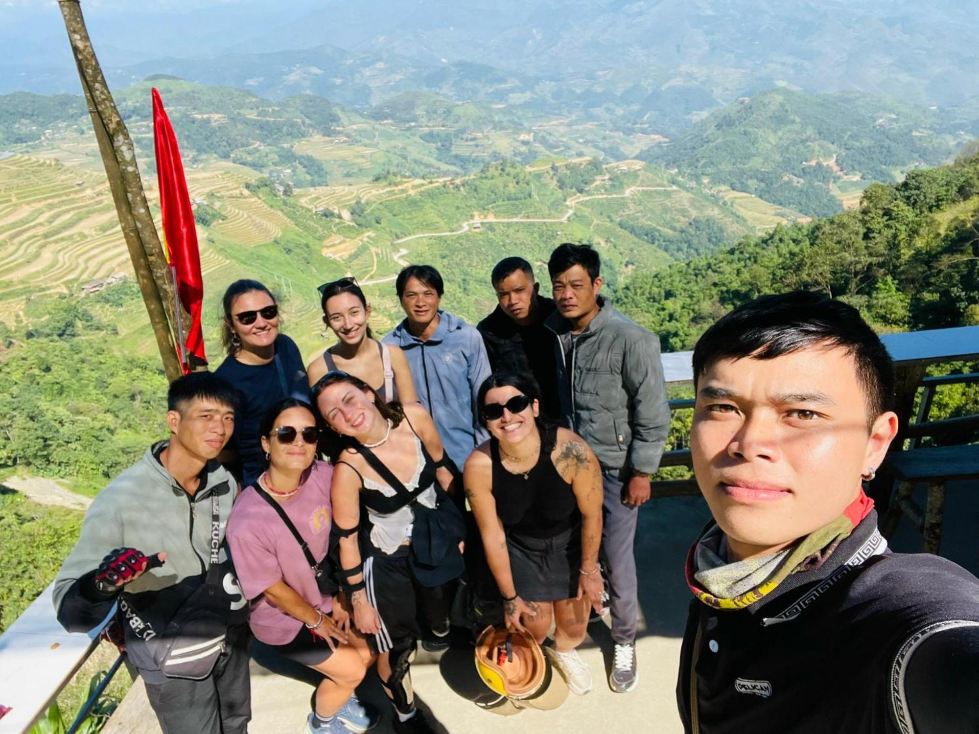 Strawberry House , Tour & Motorbikes Rentel Bed and Breakfast Ha Giang Buitenkant foto